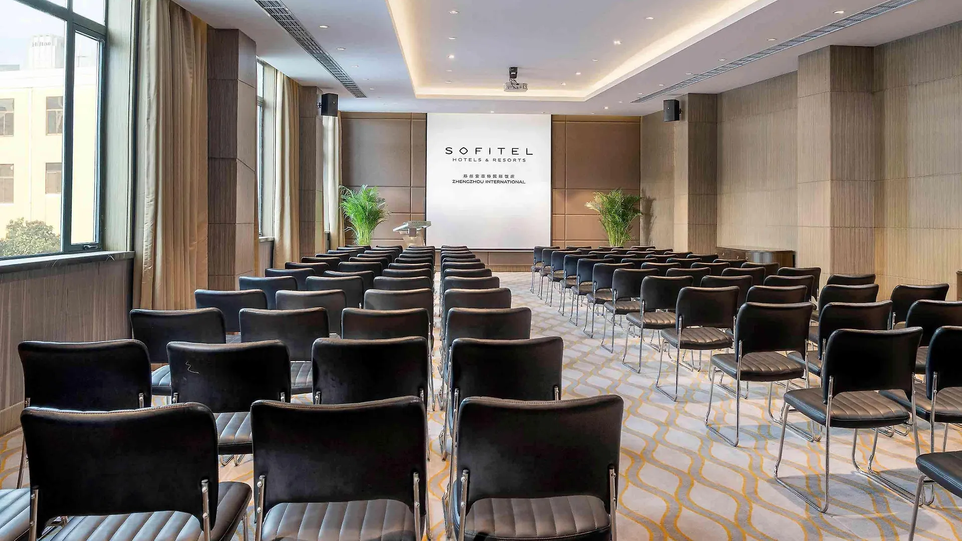 מלון Sofitel Zhengzhou International 5*,  סין